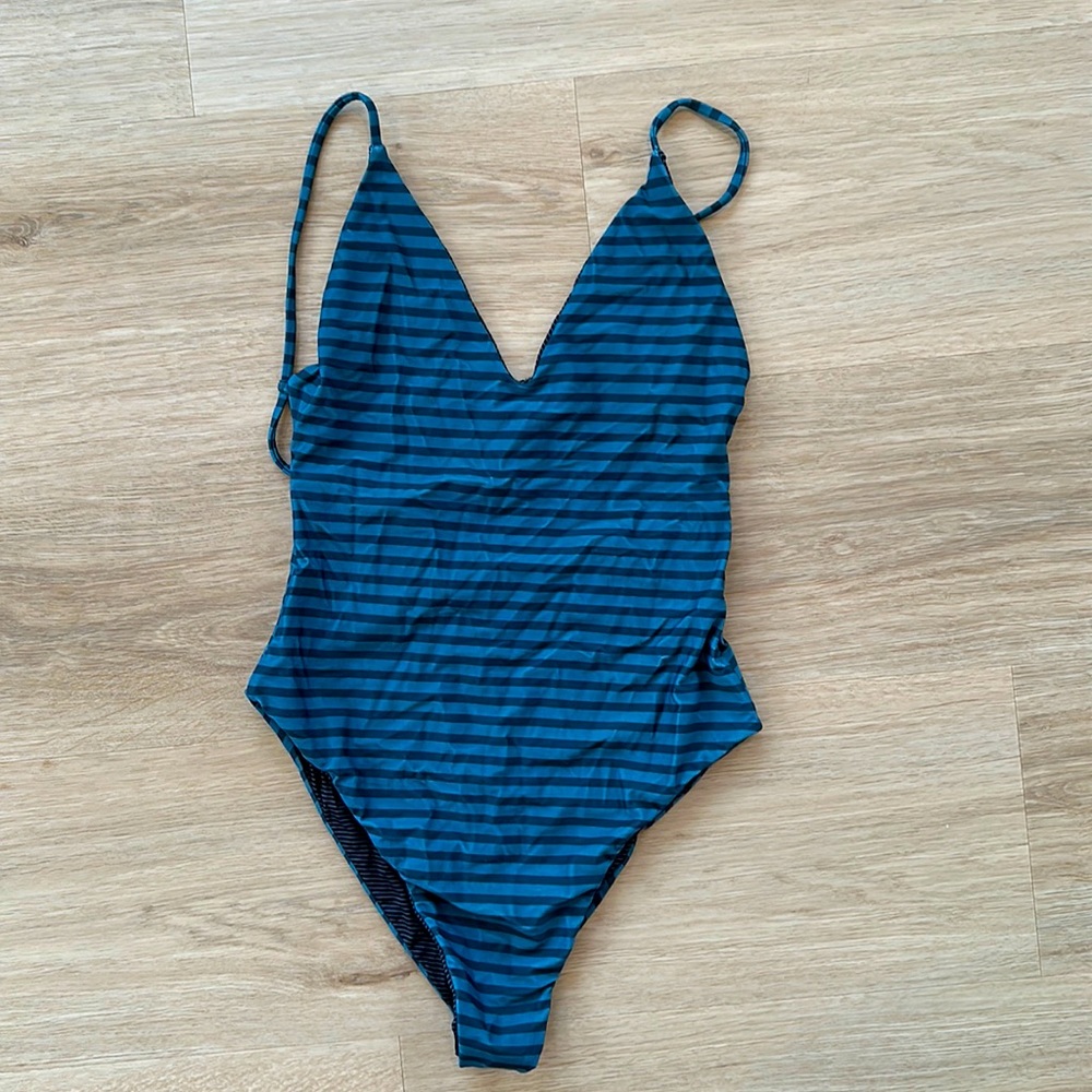 Acacia one piece